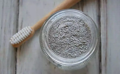 牙粉是跟牙膏一同用還是單獨用2