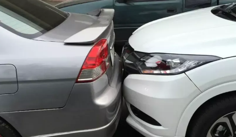 剮蹭后走了起初本人自動報警算逃逸嗎1