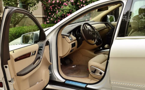 撞上已經(jīng)打開(kāi)的車(chē)門(mén)誰(shuí)的責(zé)任3