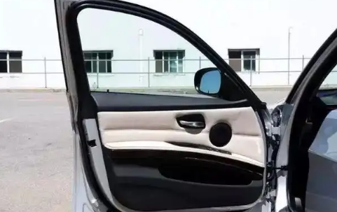 撞上已經(jīng)打開(kāi)的車(chē)門(mén)誰(shuí)的責(zé)任2