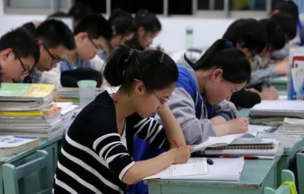 2022年高考人數(shù)比往年多嗎3