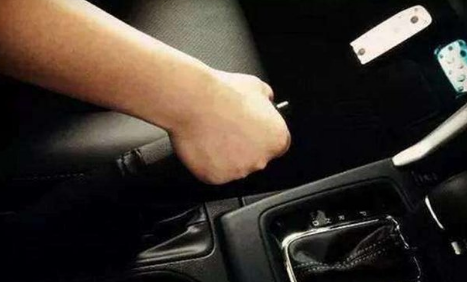 轉(zhuǎn)彎太慢可能踩油門(mén)嗎3